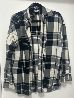 Women’s Old Navy Black & White Plaid Button-Up Shirt Size Large